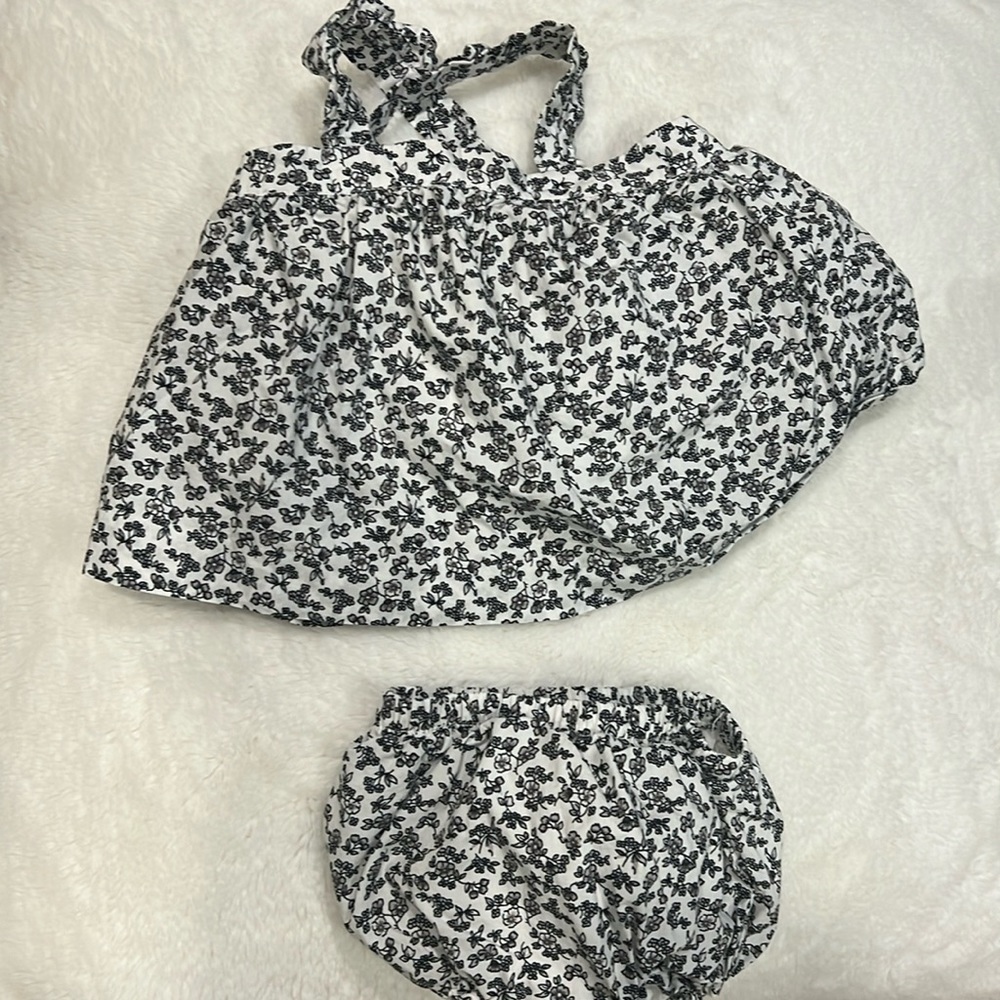 Janie and jack size 0-3 months black and white flower pattern